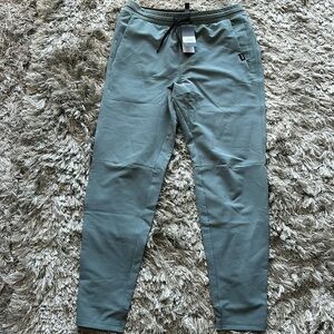 New with tags! Unrl tapered Apex pants. Aloe color. Medium.